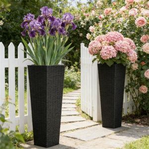 Pot de fleurs et jardinière en plastique noir pour l'intérieur et l'extérieur - Product Image 1