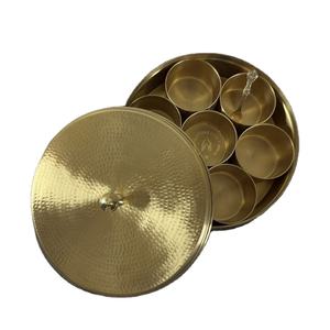 Caja de Especias de Latón de Alta Calidad con Tapa Grabada y Tazas Interiores para Cocinas Modernas, Caja de Almacenamiento - Product Image 1
