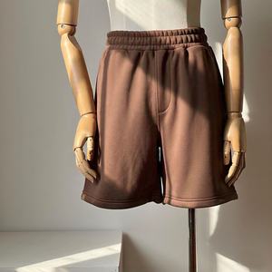 กางเกงขาสั้นเล่นฟิตเนสของผู้ชายผ้าฟลีซหนาทำจากผ้าฝ้าย100% สีทึบสำหรับใส่วิ่งและเล่นกีฬา - Product Image 1