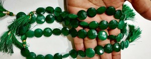 Perles vertes émeraude de 15 mm, forme ronde, facettées, percées sur le côté, 8 pouces - Product Image 2