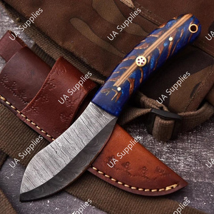 Cuchillo de caza y camping de hoja fija de acero de Damasco hecho a mano con mango de resina exótica de piña, DIY ODM, funda de cuero universal para transporte - Product Image 5
