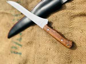 Couteau à filet en acier inoxydable forgé à la main sur mesure |   Couteau de chasse personnalisé avec manche en bois, embouts en laiton et étui en cuir - Product Image 3