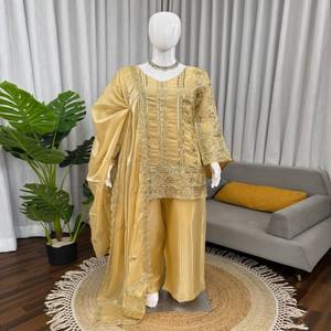 Conjunto de Kurta y Plazo de Seda VASTRA COTTAGE con Dupatta, Traje Étnico con Bordado de Hilos y Plazo, Ropa Festiva - Product Image 4