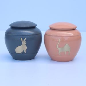 Urnes funéraires en laiton de qualité supérieure pour cendres d'animaux, gravées, motif chat rose et lapin gris, urnes de crémation pour cendres d'animaux, urne artisanale en laiton pour animaux de compagnie - Product Image 1