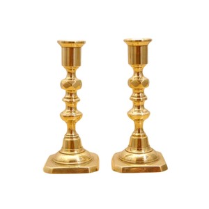 Élégant porte-bougie conique vintage en aluminium plaqué or avec design martelé, support décoratif en métal pour bougie, pour la maison - Product Image 5