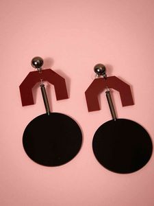 Boucles d'oreilles en résine faites à la main avec un design artistique moderne, bijoux légers et originaux pour femmes, décoratifs et colorés - Product Image 5