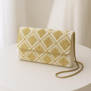 Sac à main brodé traditionnel de haute qualité pour femme avec perles florales, fait main, forme personnalisée pour tenue de mariage ou de fête - Product Image 1