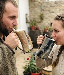 FAIZA CRAFT Taza de Café Artesanal de Cuerno Vikingo, para Bebidas Calientes y Frías, con Asa de Cuerno de Búfalo, Gran Capacidad, Grabado Antiguo, para Hidromiel - Product Image 3