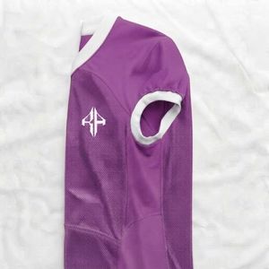 Camiseta de Fútbol Americano para Hombre con Cuello en V, Material de Impresión por Transferencia de Calor, 100% Poliéster, por RIVIAN ATLANTIC - Product Image 6