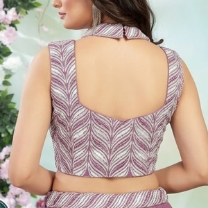 Conjunto de lehenga choli de lavanda con blusa bordada de diseñador y falda de georgette, ropa étnica india para bodas y fiestas para mujeres. - Product Image 3