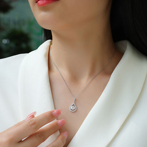 Collier ras du cou de luxe plaqué or 18 carats avec diamant de laboratoire taille brillant rond, certifié IGI, pendentif de mariage - Product Image 1