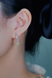 Boucles d'oreilles pendantes en or blanc avec diamants jaunes en forme de poire, design feuille, halo, bijoux de luxe pour mariée, cadeau pour femme - Product Image 2