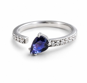 Anillo Hecho a Mano de Plata de Ley 925 con Iolita y Circonita Cúbica, Gema Azul Natural, Joyería Bohemia para Compromiso y Boda - Product Image 2