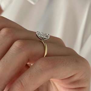 Anillo de Compromiso con Diamante de Laboratorio en Forma de Pera de 2 Quilates, D VVS2, Halo Oculto, Diseño Floral de Loto, Oro de 14k, Certificado IGI - Product Image 3