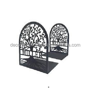 Une paire de serre-livres en fonte lourde Fleur de Lis. Ces objets décoratifs et fonctionnels sont conçus pour contenir des livres - Product Image 6