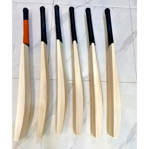Bate de críquet de madera con logotipo personalizado, bate de críquet de mimbre inglés premium, duradero y ecológico, hecho de madera de alta calidad, Sialkot Pak - Product Image 1
