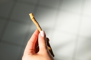 Bâtonnets de Miswak Naturels Premium pour Soins Dentaires Traditionnels – Bâtonnets de Nettoyage Buccal Écologiques pour l'Hygiène Quotidienne Personnelle - Product Image 5