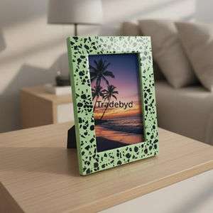 Marco de Fotos de Lujo Hecho a Mano con Incrustaciones de Resina Creativas y Acabado Brillante por Tradebyd - Product Image 2