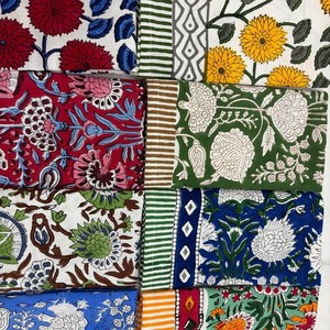 Lot de 10 serviettes carrées 100 % coton pur faites à la main, motif floral imprimé au bloc, 25x25 cm, réutilisables et écologiques pour table de mariage - Product Image 5
