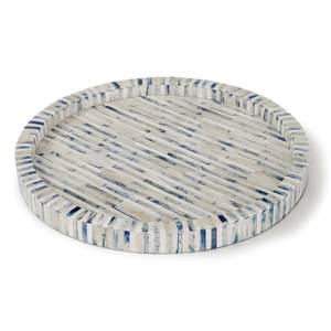 Plateau décoratif rond en bambou avec motif horizontal bleu et blanc, style côtier, artisanal, accessoire d'intérieur, organisateur - Product Image 6