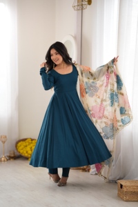 Robe Anarkali en pure soie romaine lourde avec dentelle perlée, pantalon Chanderi cousu et dupatta en organza Tabby imprimé MY 104 - Product Image 4