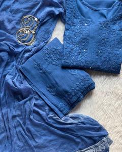 ชุดคุर्ติชิคันคารีสำหรับผู้หญิง พร้อมกางเกงและผ้าคลุมไหล่ งานปักอย่างประณีต สวยงาม ทันสมัย สไตล์อินเดียดั้งเดิม เหมาะสำหรับใส่ลำลอง ทำงาน หรือใช้ในชีวิตประจำวัน - Product Image 2