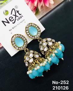 Aretes de Diseño con Perlas de Imitación y Geometría Tradicional India Kundan para Mujeres y Niñas - Product Image 6