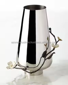 Florero de Estilo Moderno con Acabado Plateado, Hecho a Mano en Aluminio, Ecológico, Decoración para el Hogar y Fiestas, Azora Industries - Product Image 4