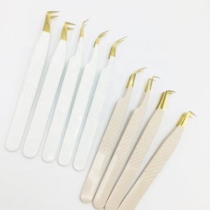 Pinzas Profesionales para Cejas DANTRIC IMPLANTS MT-064 Antiestáticas con Punta Puntiaguda Moderna de Acero Inoxidable, Juego con Logotipo Personalizado Mink - Product Image 1
