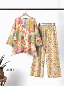 Conjunto de Dos Piezas para Mujer, Estampado Floral, Poliéster y Rayón, Top Informal y Pantalones Palazzo - Product Image 3