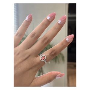 Bague de fiançailles élégante en diamant de laboratoire taille ovale avec double halo et accents baguette 1,05 carat, bijou statement pour femme en or massif 14 carats - Product Image 4