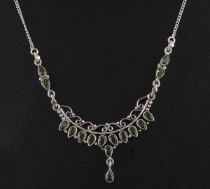 Colgante de peridoto hecho a mano en plata de ley 925, elegante colgante de joyería, regalo para mujer, cumpleaños - Product Image 2
