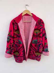 เสื้อแจ็คเก็ตบอมเบอร์กำมะหยี่ปักลายดอกไม้สีชมพูสไตล์ซูซานี  เสื้อโค้ทโบฮีเมียนสีชมพูสด |   ของขวัญฤดูใบไม้ร่วง/ฤดูหนาวลายซูซานีสำหรับเธอ - Product Image 4