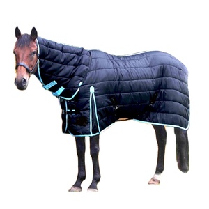 Protege a los caballos en interiores con alfombras estables diseñadas para la comodidad durante los días fríos y una fácil limpieza diaria - Product Image 1