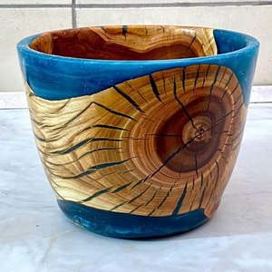 Bol décoratif en résine et bois, fait main, bol à fruits en époxy, décoration moderne pour la cuisine et la maison, finition brillante, pièce maîtresse - Product Image 6