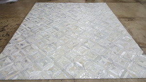 Alfombra de Cuero Vacuno Bordada a Mano, Elegante, Moderna y de Lujo, Resistente al Fuego, Ecológica, Apta para Mascotas, Antimicrobiana y Antideslizante - Product Image 5
