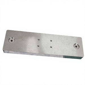 Plaque adaptatrice en acier inoxydable usinée CNC de précision AMT VINA, fabriquée au Vietnam, avec brochage pour l'assemblage de gabarits industriels - Product Image 1