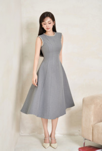 Vestido midi acampanado sin mangas con cuello de cuentas para mujer, de microfibra, cintura alta, casual, con remaches y corte ajustado. - Product Image 3