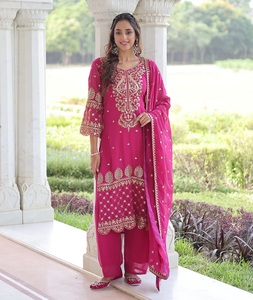 Salwar kameez étnico tradicional indio para ocasiones de boda, ropa elegante para mujer con bordados, corte regular, a bajo precio. - Product Image 1