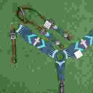 Conjunto de cabezada y pechera de mohair, gris oscuro, azul cielo, beige, con cincha de cuero argentino - Product Image 3