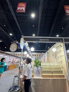 น้ำมันนวด100มล. ทำในประเทศไทยมีอาการปวดเมื่อยเหมือนสปาช่วยบรรเทาอาการปวดที่บ้าน