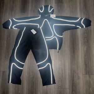 Ensemble de survêtement réfléchissant d'hiver, veste coupe-vent respirante et pantalon légers, personnalisables pour les sports de plein air - Product Image 1