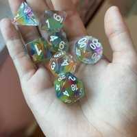 Mini Planet DND Ensembles de dés en résine fabriqués à la main avec vente en gros de dragons polyédriques GM Impex RPG Donjons Dragons avec bords