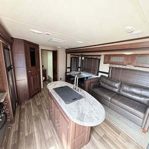 Nueva caravana de viaje ligera tipo lágrima, caravana compacta remolcable para viajes por carretera y aventuras de fin de semana al aire libre. - Product Image 4