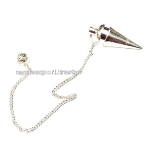 Pendentifs en fil de cuivre avec pendules en cristal de quartz Agate sculptée à la main Gravures de style Feng Shui & Love - Product Image 3