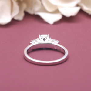 Bague de fiançailles à trois pierres en diamant de laboratoire taille coussin certifié IGI, or blanc/jaune et rose 18 carats, bague trilogie en diamant - Product Image 2