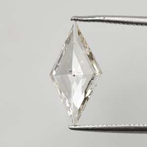 Diamante cultivado en laboratorio con corte romboide VVS para la fabricación de anillos de compromiso, certificado por IGI, fabricante de diamantes sueltos de lujo de la India. - Product Image 5