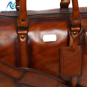 Bolso de Cuero Clásico con Amplio Espacio Interior, Asas Resistentes, Bolsillos Utilitarios y Correa de Hombro Ajustable y Extraíble - Product Image 6