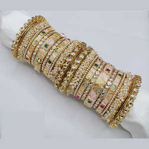 Magnifique Kundan Meenakari et Pearl Bangles Set Designer Glam Finish Jewelry Idéal pour les mariages, les fêtes et les festivals - Product Image 1
