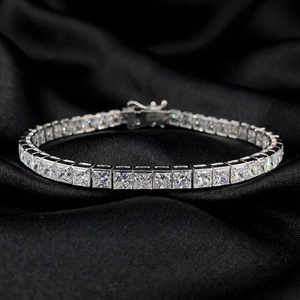 สร้อยข้อมือเพชรทรงเจ้าหญิง - ทอง 9k, 14k, 18k - Product Image 1